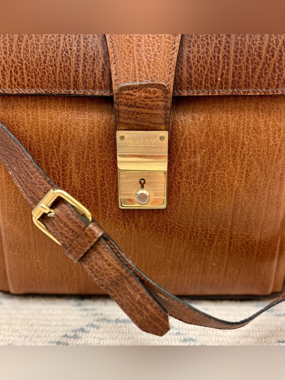 BALLY Vintage 90s Unisex Classic Brown Boar Leather 2-Way Top Handle W/ Org. Key - Picture 2 of 16